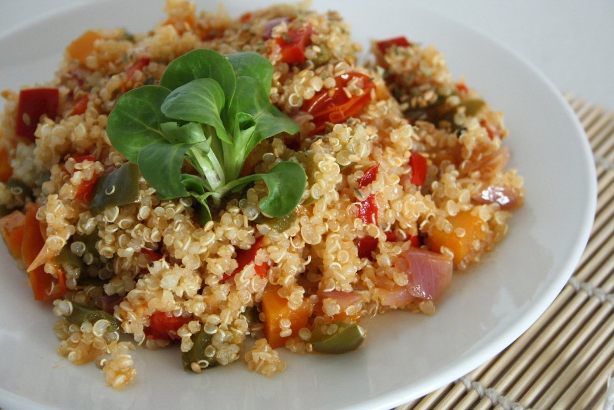 Presentación de la quinoa con verduras