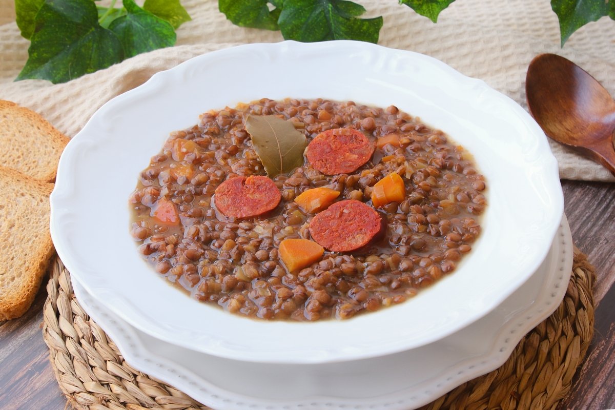 Presentación de las lentejas con chorizo