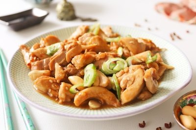 Pollo Kung Pao con cacahuetes