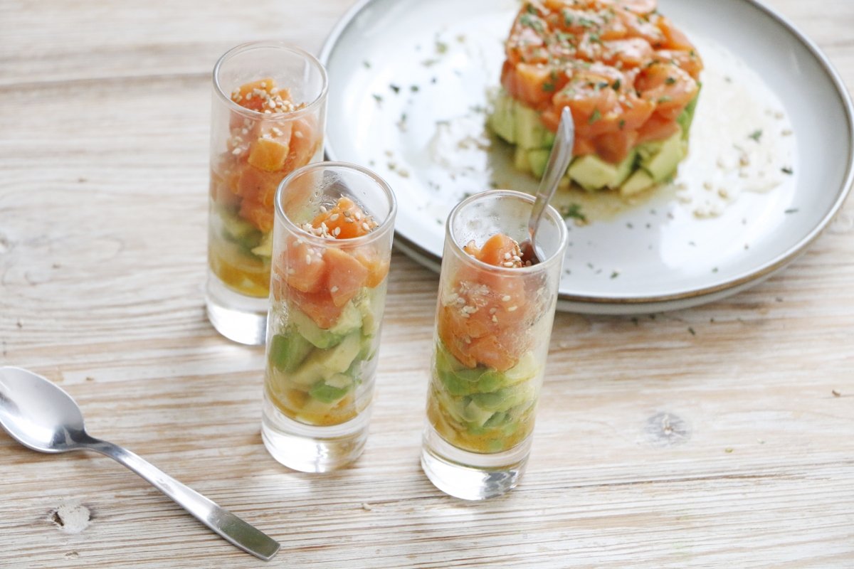 Presentation of tartare in small glasses