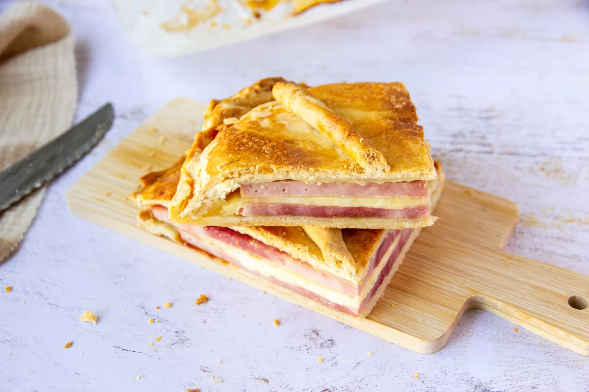 Presentación final de la empanada de jamón y queso