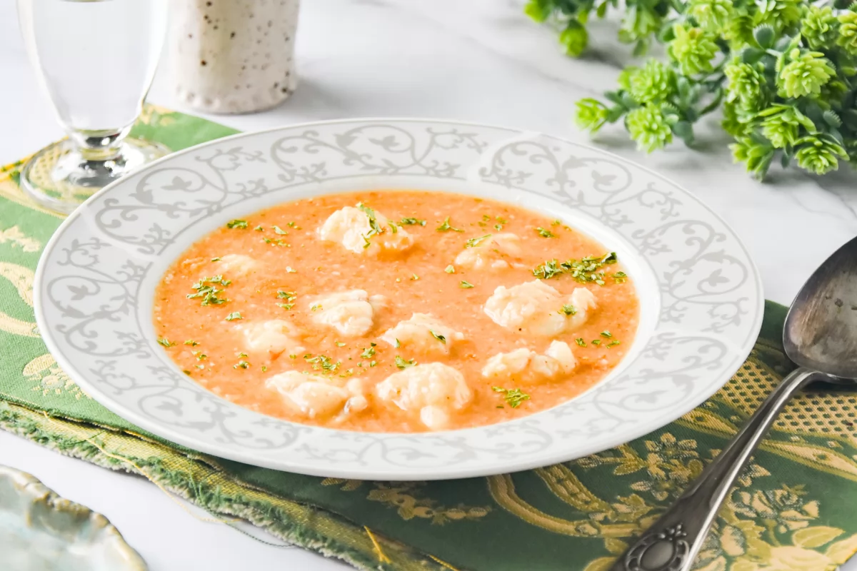 Presentación final de la sopa de rape *