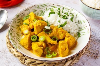 Pollo al curry con arroz rápido y fácil