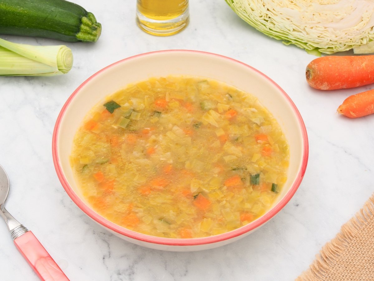 Presentación principal de la sopa de verduras