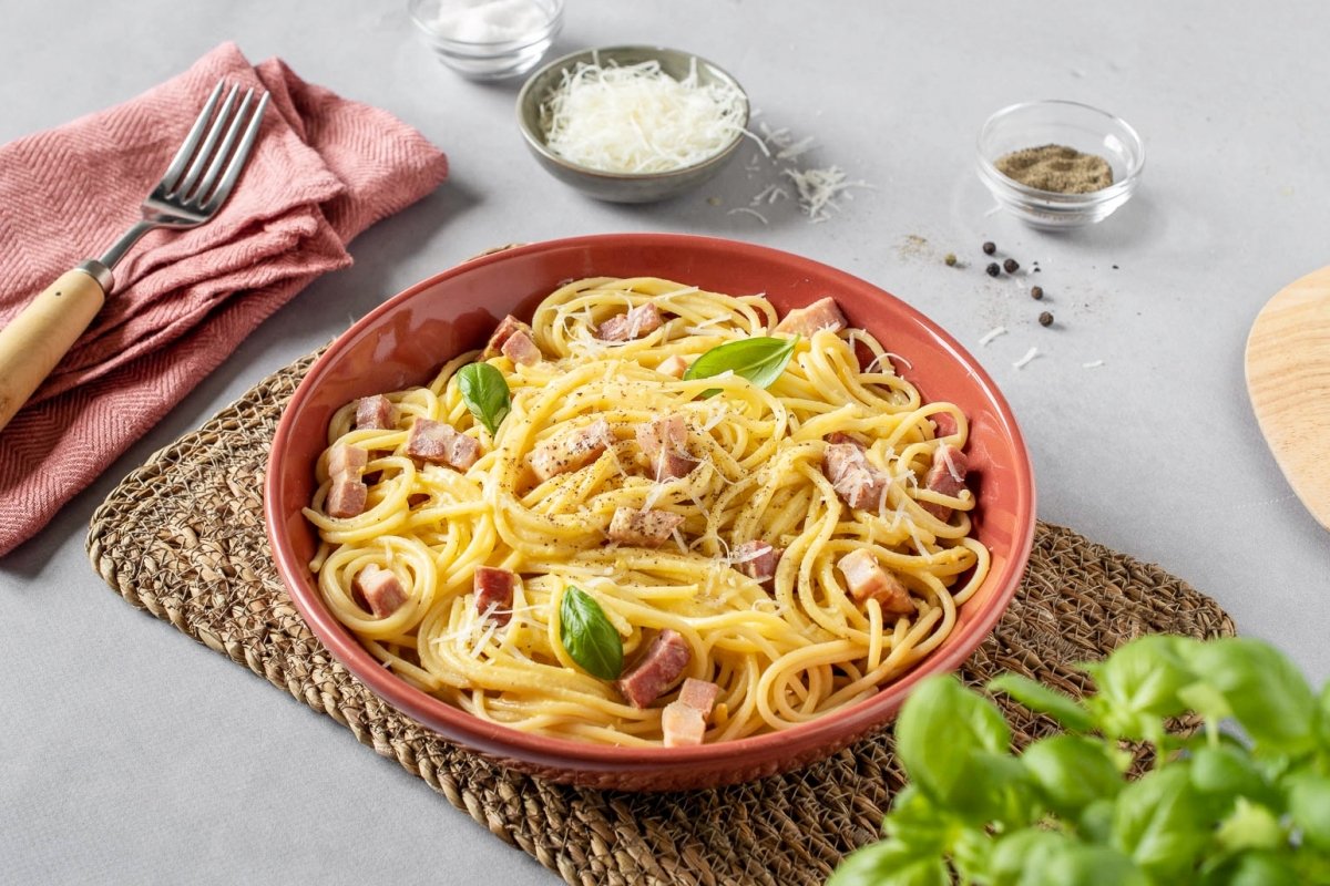 Presentación principal de los spaghetti alla carbonara