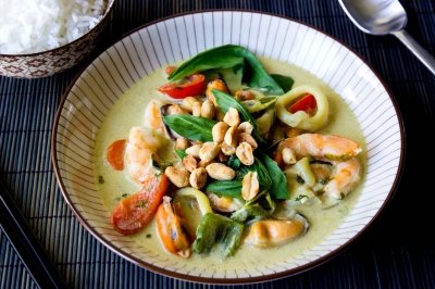 Curry verde de verduras y frutos del mar