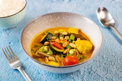 Pollo al curry amarillo estilo thai