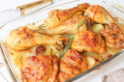 Pollo asado al horno con patatas (Pollo a l'ast)