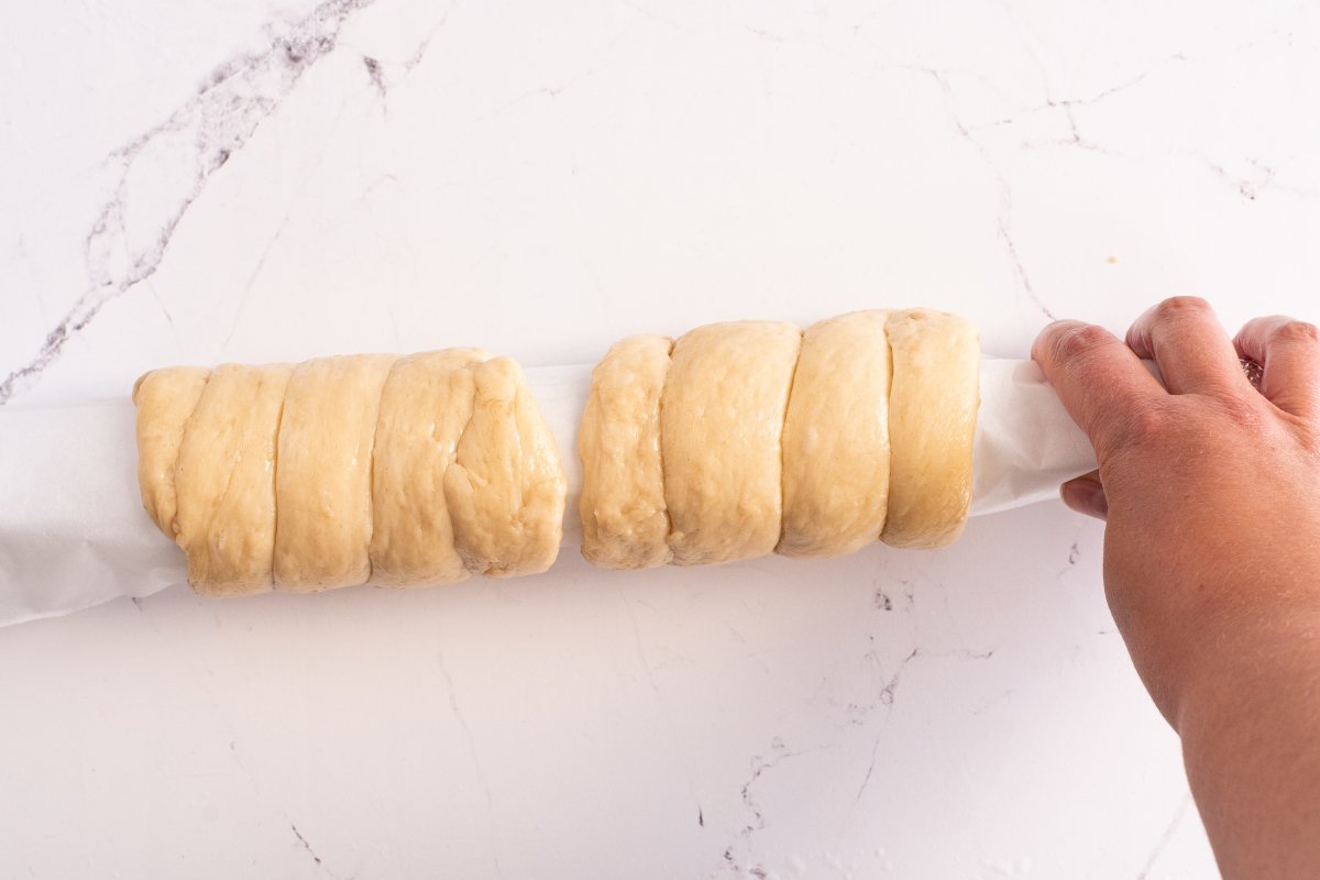 Presionamos la masa del trdelnik