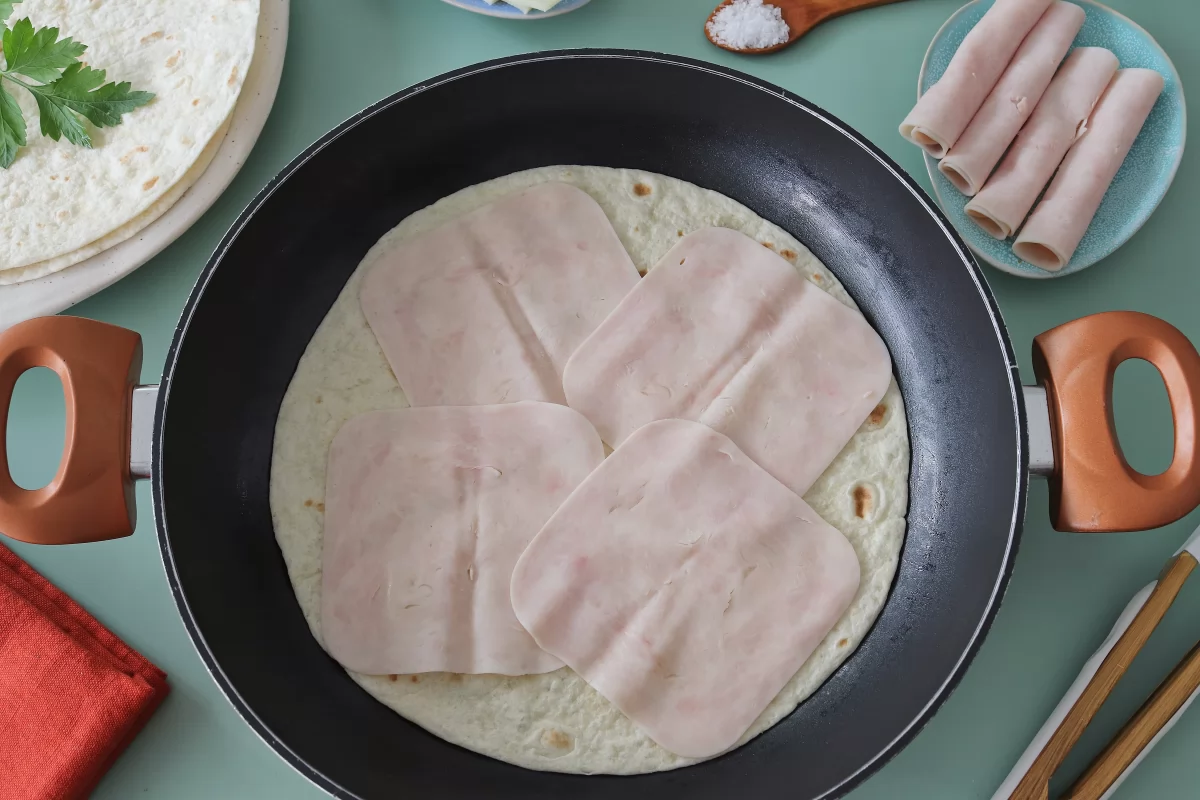 Primera capa de jamón sincronizadas de jamón y queso