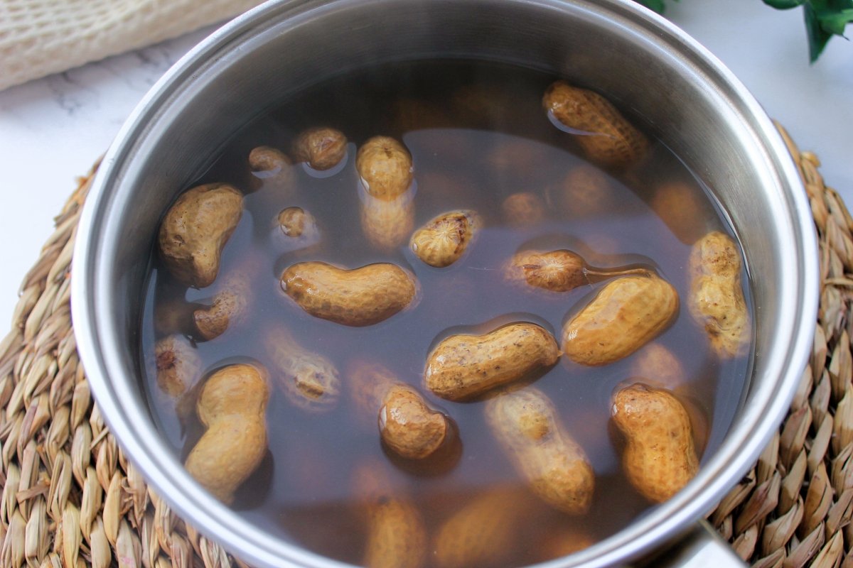 Proceso de cocción de los cacahuetes crudos