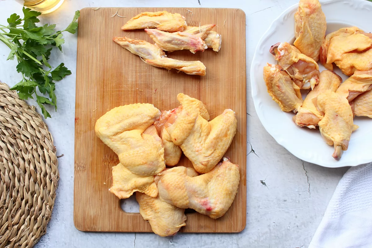 Alitas de pollo al ajillo 2 Proceso de despiezado de las alitas de pollo *