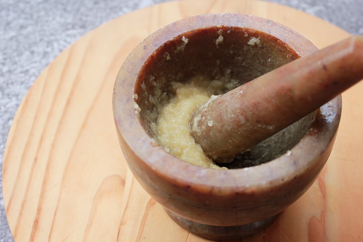 Proceso de emulsionado de la salsa alioli