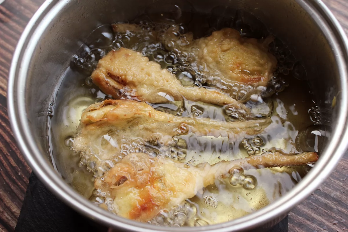 Alcachofas rebozadas 7 Proceso de fritura de las alcachofas rebozadas *