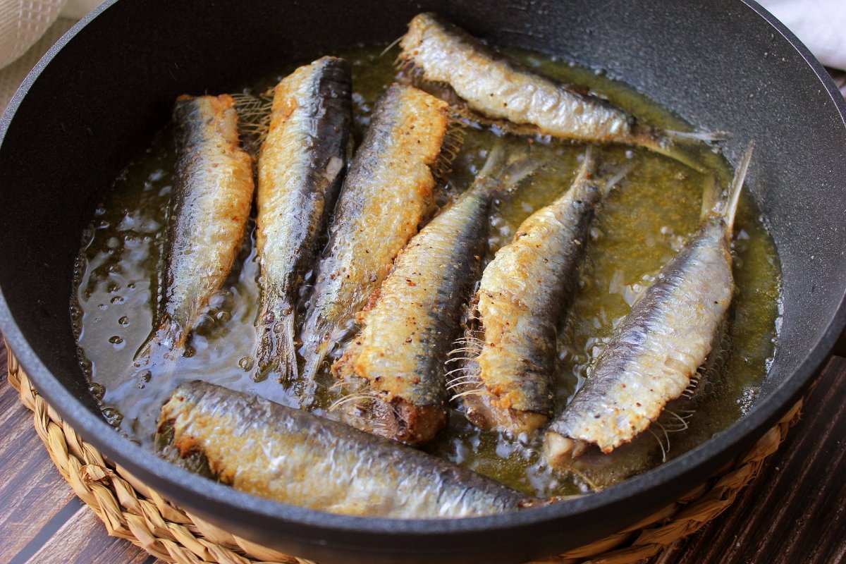 Proceso de fritura de las sardinas