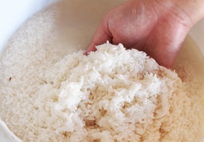 ¿Por qué hay que lavar el arroz antes de cocinarlo?