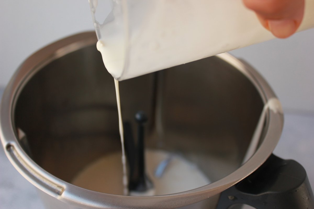 Whipping process of the cream