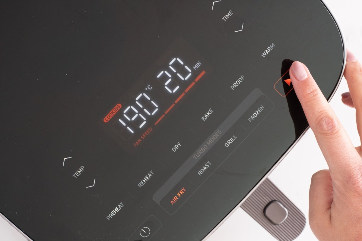 Programamos la freidora de aire para el tomate