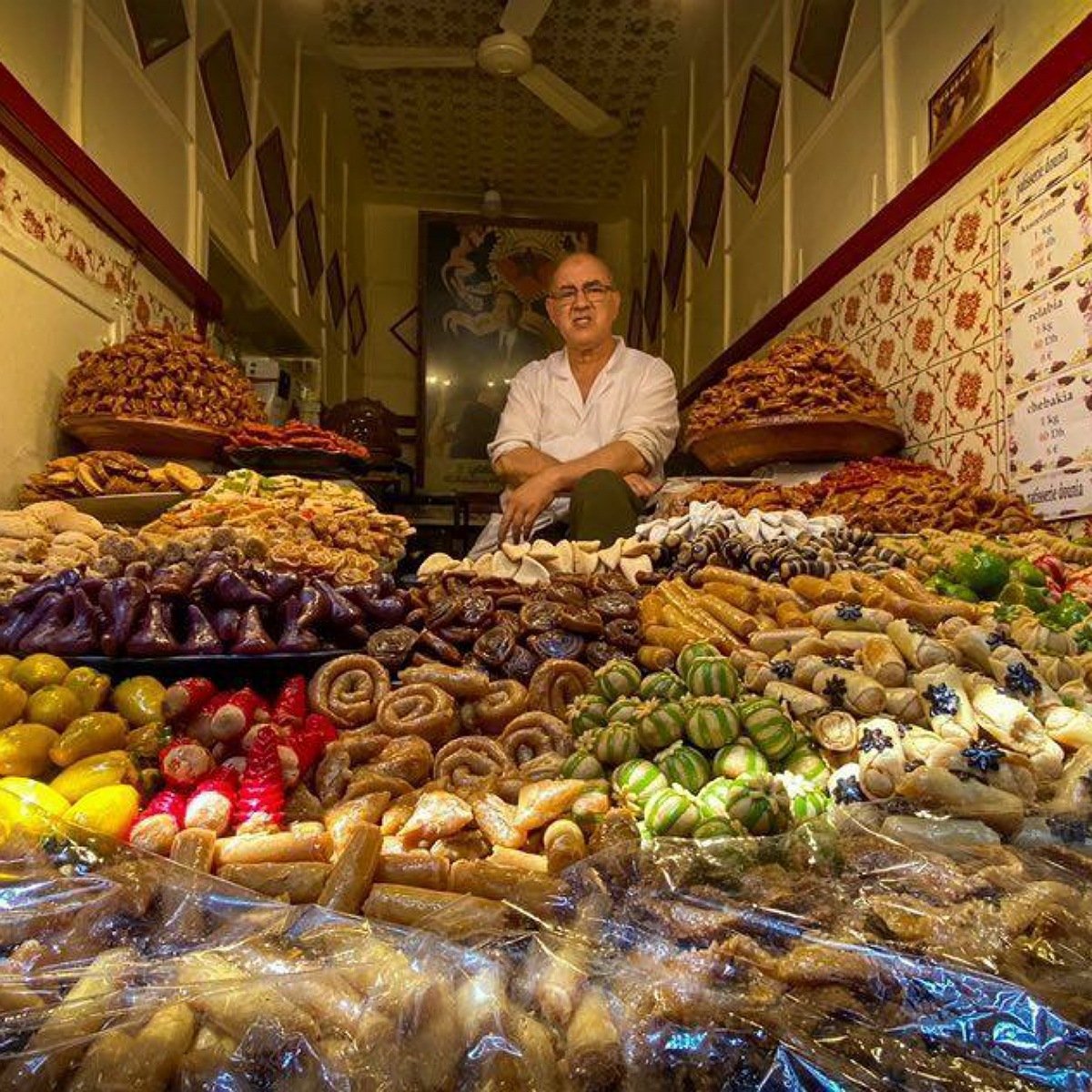 Puesto de dulces árabes en la Plaza Jemaad el fna, Marrakech