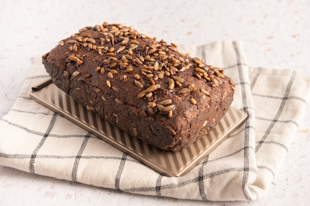 Pumpernickel recién horneado