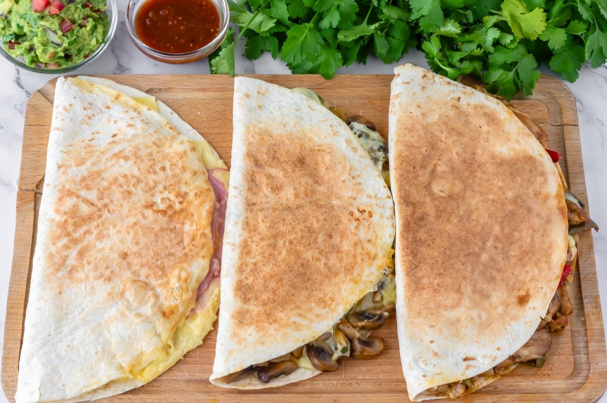 Quesadillas de pollo, jamón y champiñones