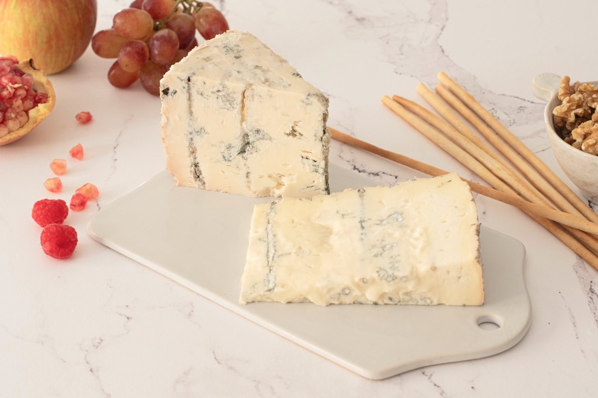 Queso azul Gorgonzola DOP listo para degustar