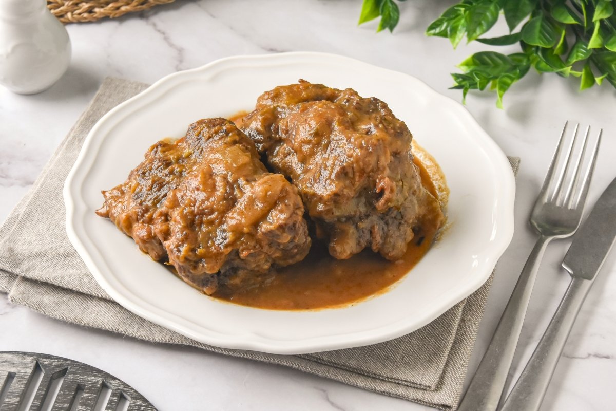 Rabo de ternera estofado listo para comer