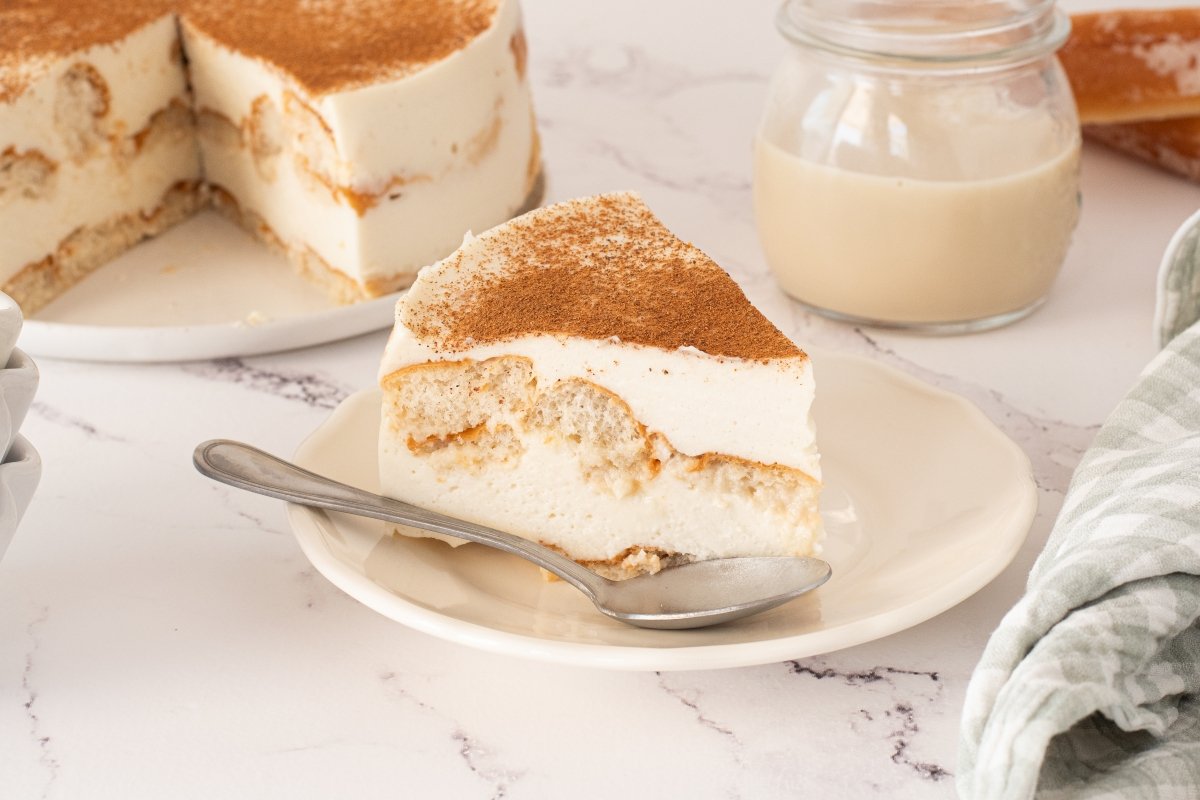 Ración de la tarta de horchata y fartons