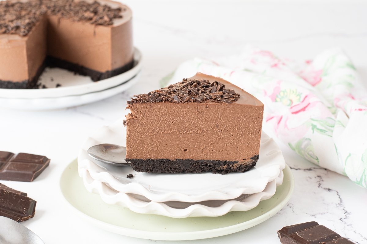 Ración de la tarta vegana de chocolate
