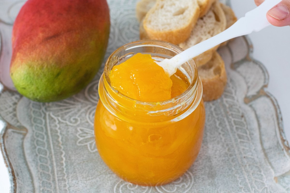 Ración de mermelada de mango