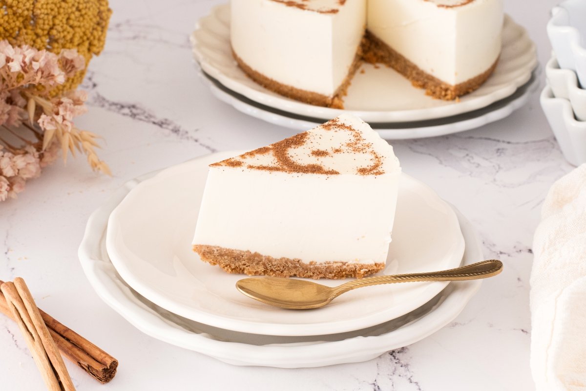 Ración de tarta de leche merengada