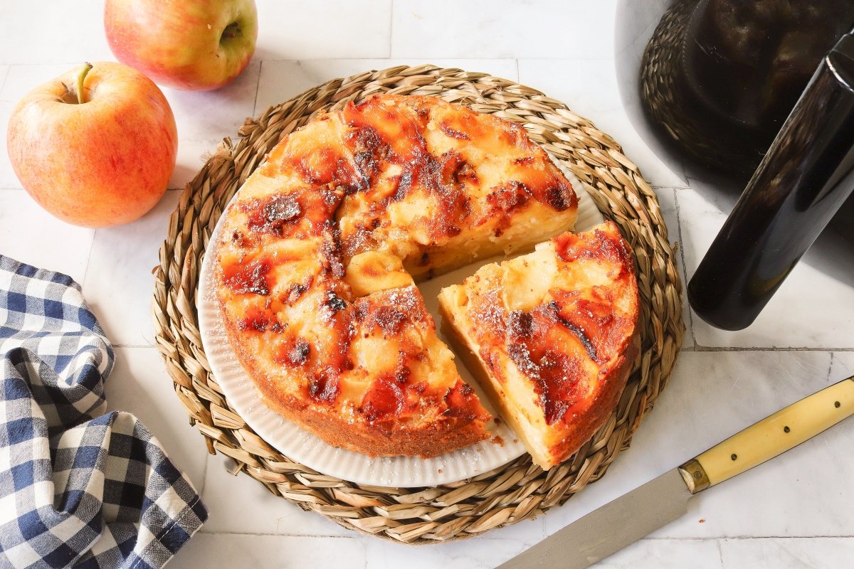 Ración de una tarta de manzana en freidora de aire