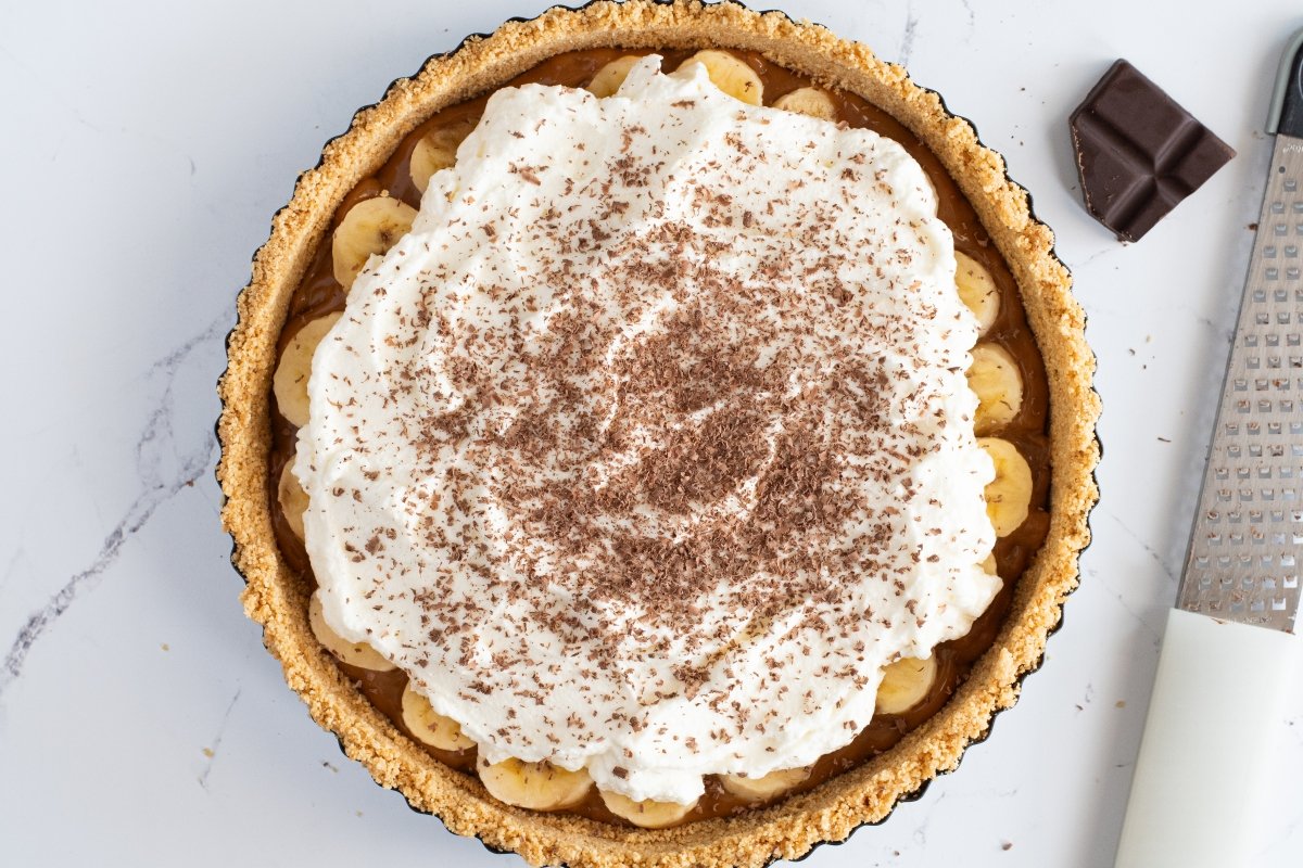 Rallamos el chocolate de la tarta banoffee