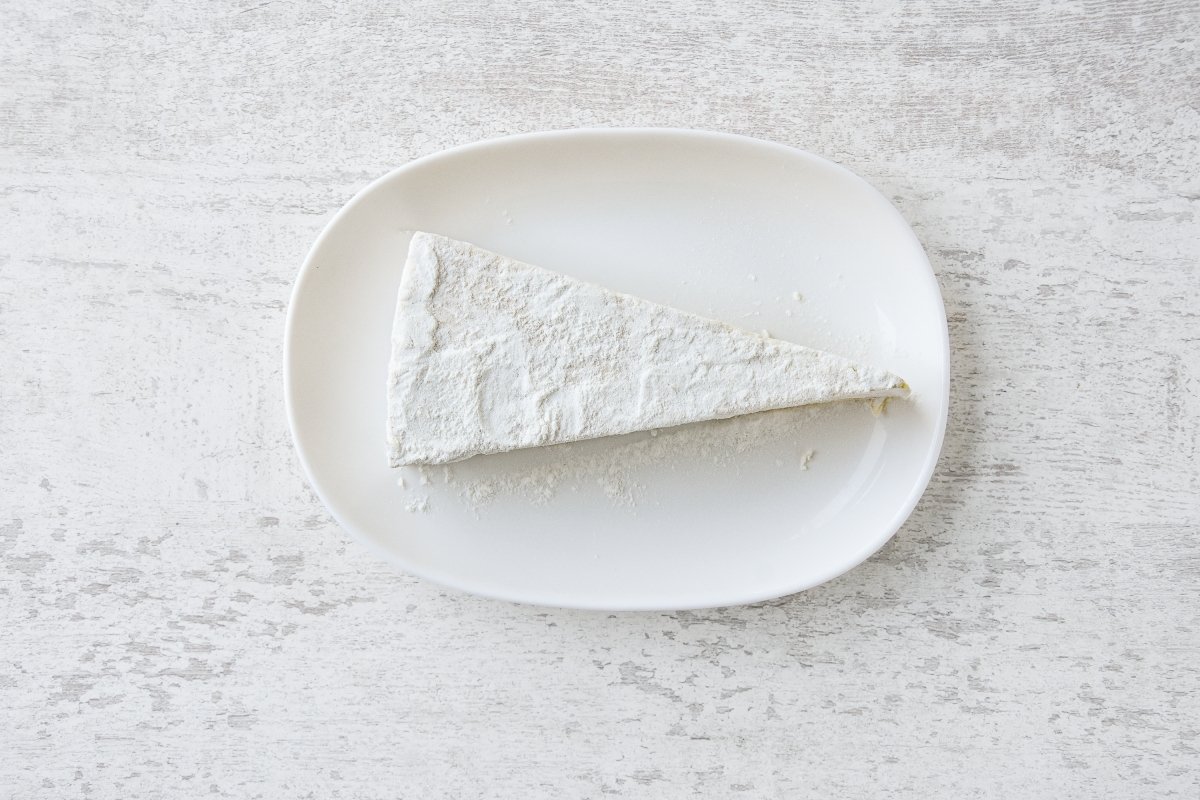 Rebozamos el brie con la harina