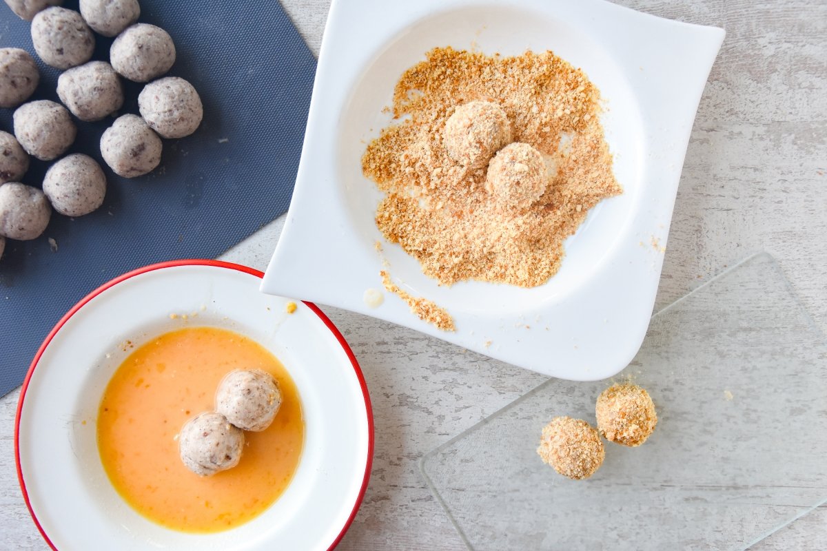 Rebozamos las croquetas de morcilla