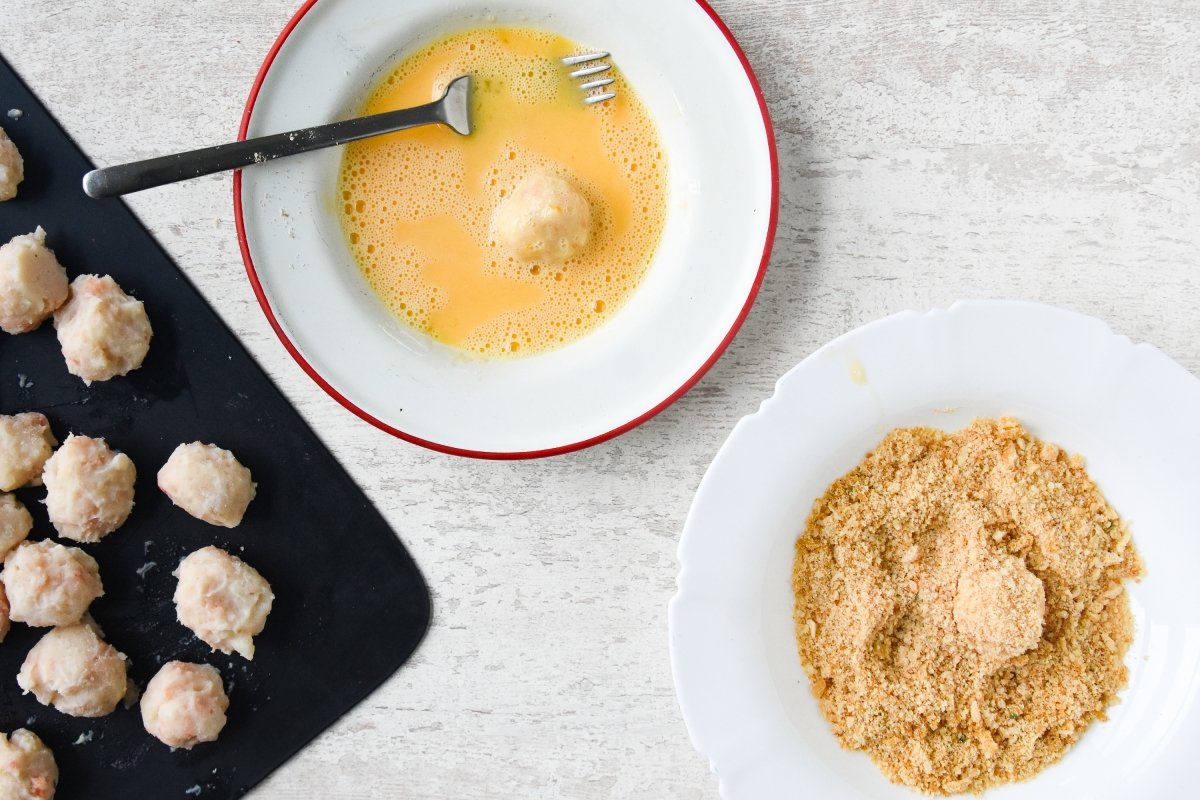 Rebozamos las croquetas de pescado