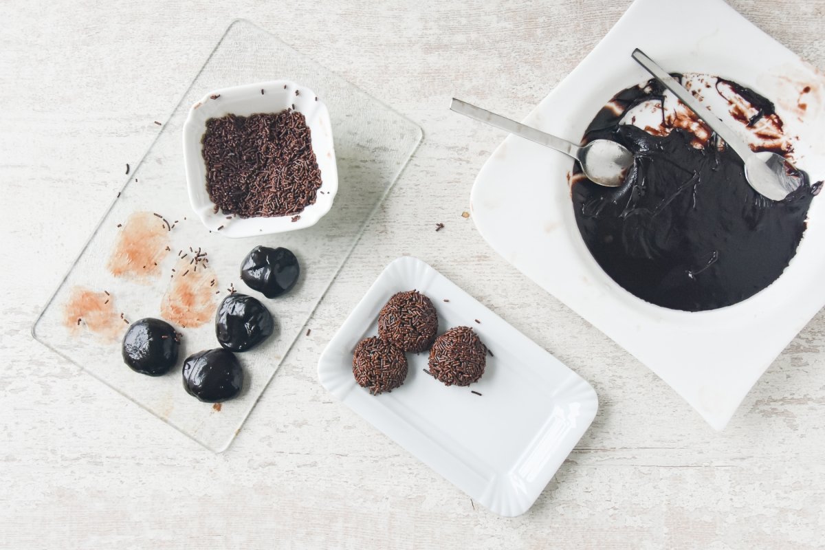 Rebozamos los brigadeiros con fideos de chocolate