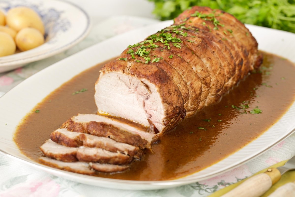 Redondo de cerdo asado al horno: receta tierna, jugosa y muy fácil de hacer