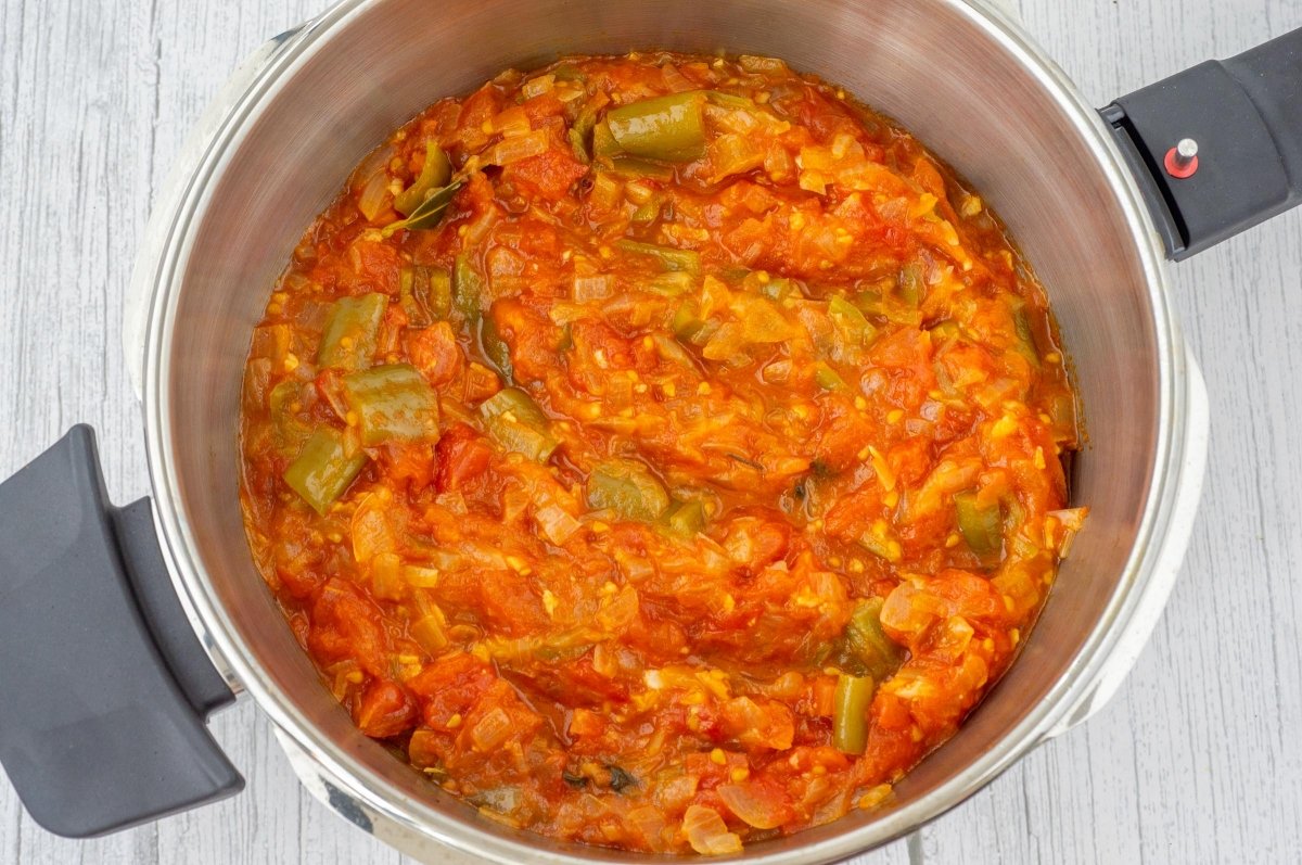 Reducir la base a la sopa de tomate extremeña