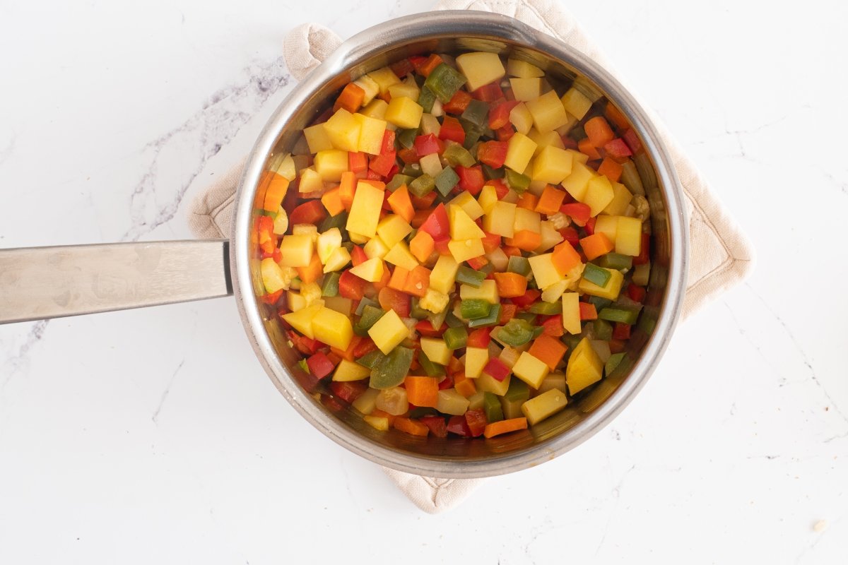 Rehogamos las verduras de las lentejas rojas con verduras