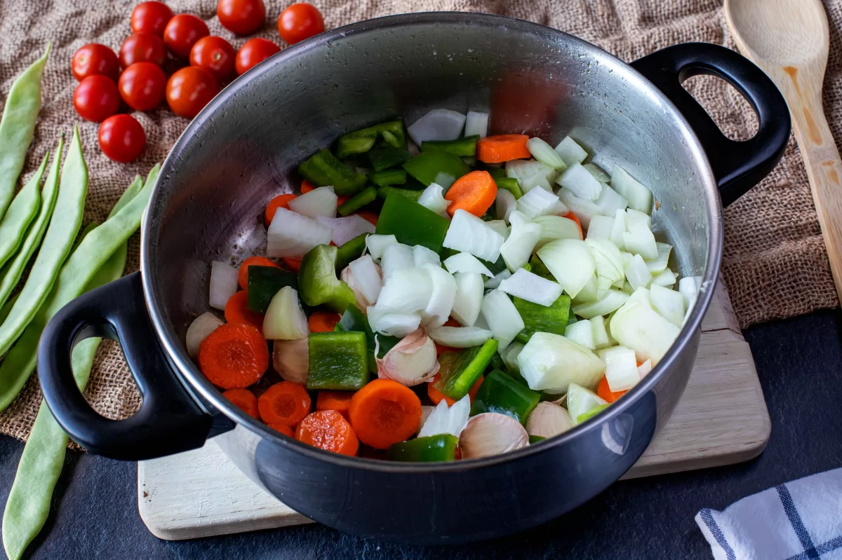 Conejo guisado con verduras 4 Rehogar verduras para el conejo guisado *