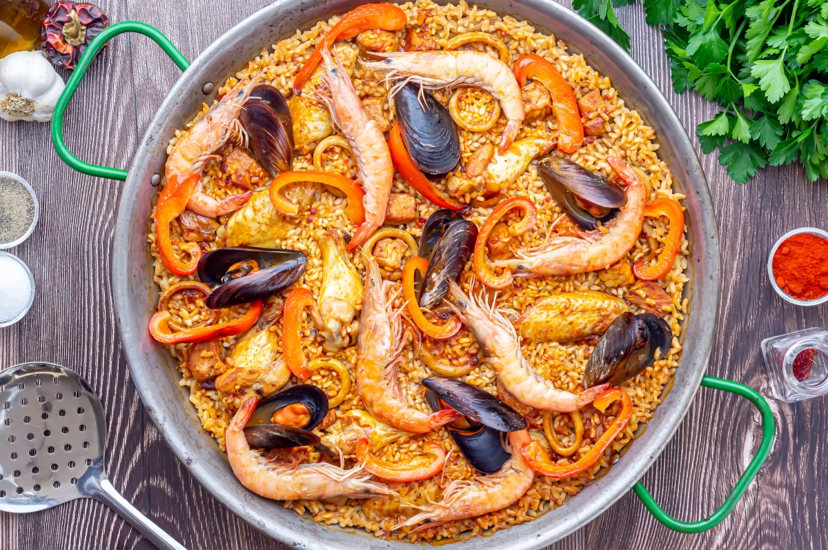 Paella mixta 9 Reincorporar las gambas y el pimiento *