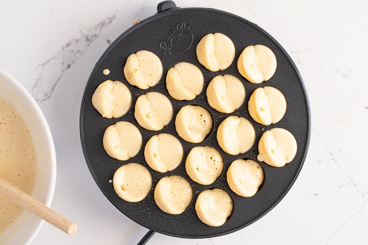 Rellenamos con masa los aebleskiver