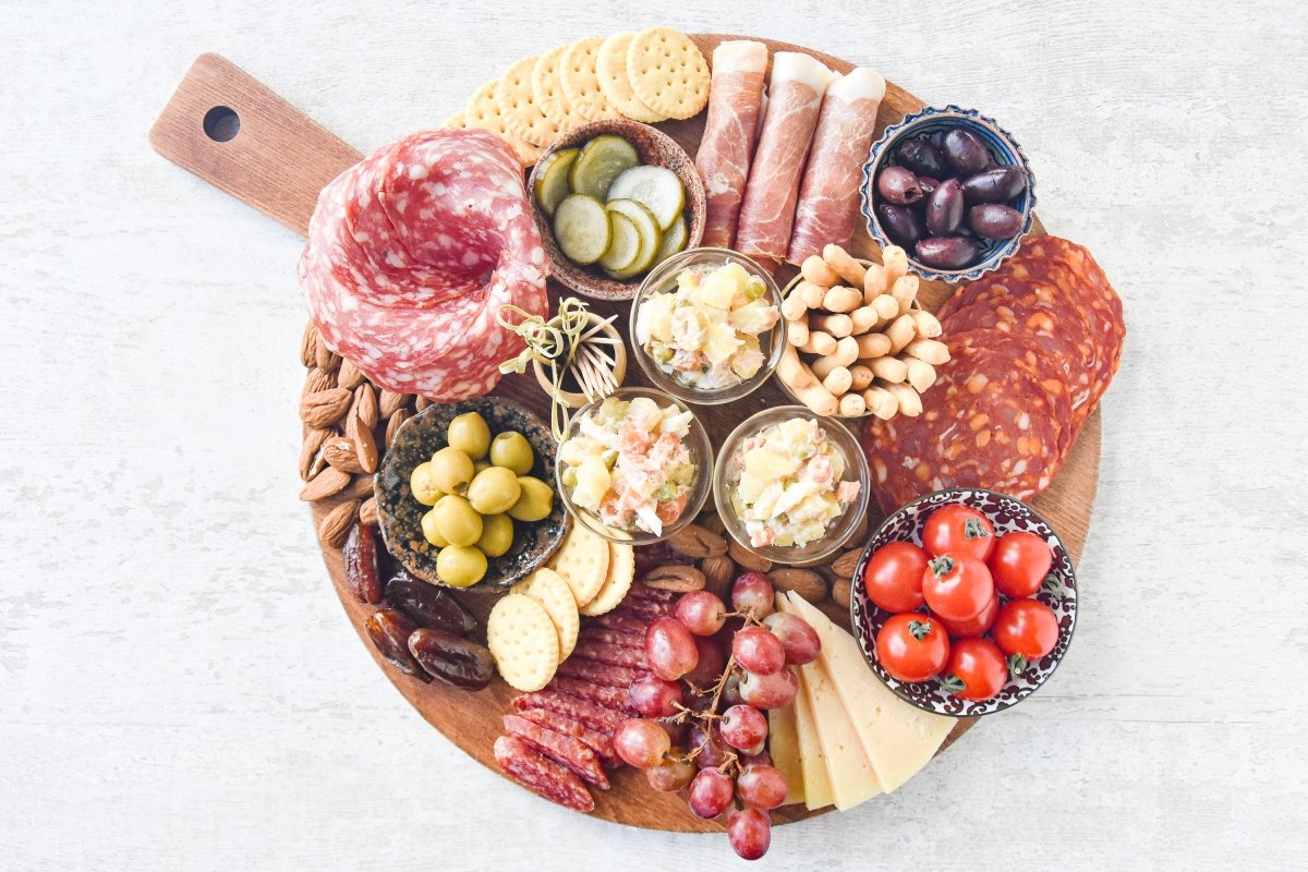 Rellenamos huecos con uvas, almendras, dátiles y tomatitos