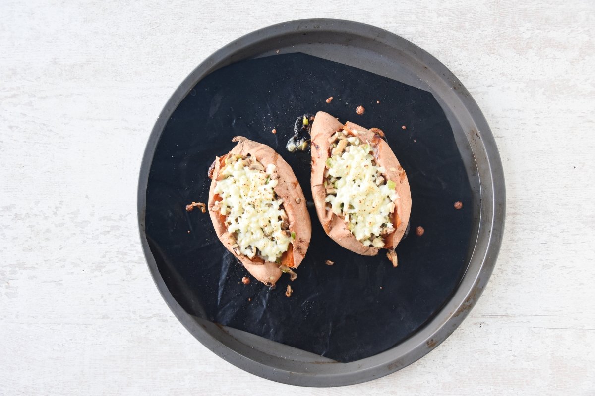 Rellenamos y horneamos los boniatos