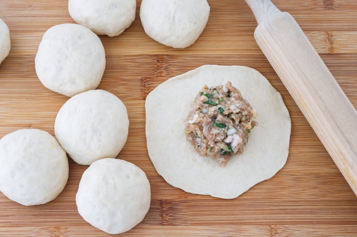 Rellenar las obleas de los baozi