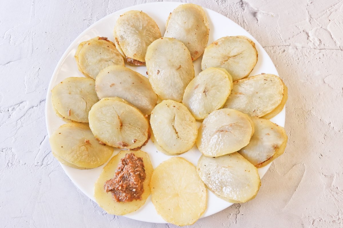 Rellenar las patatas de Olot
