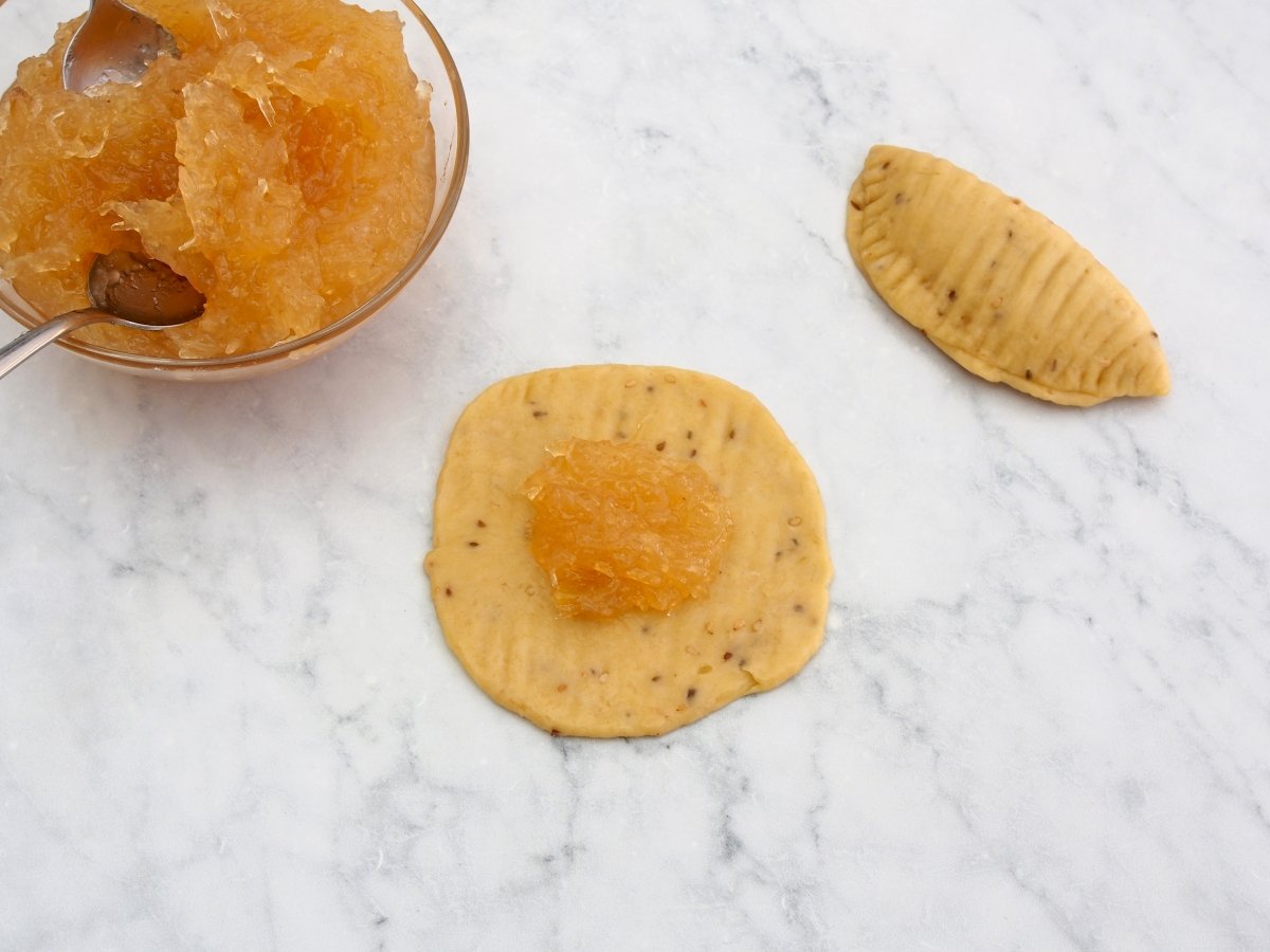 Rellenar los borrachuelos con cabello de ángel