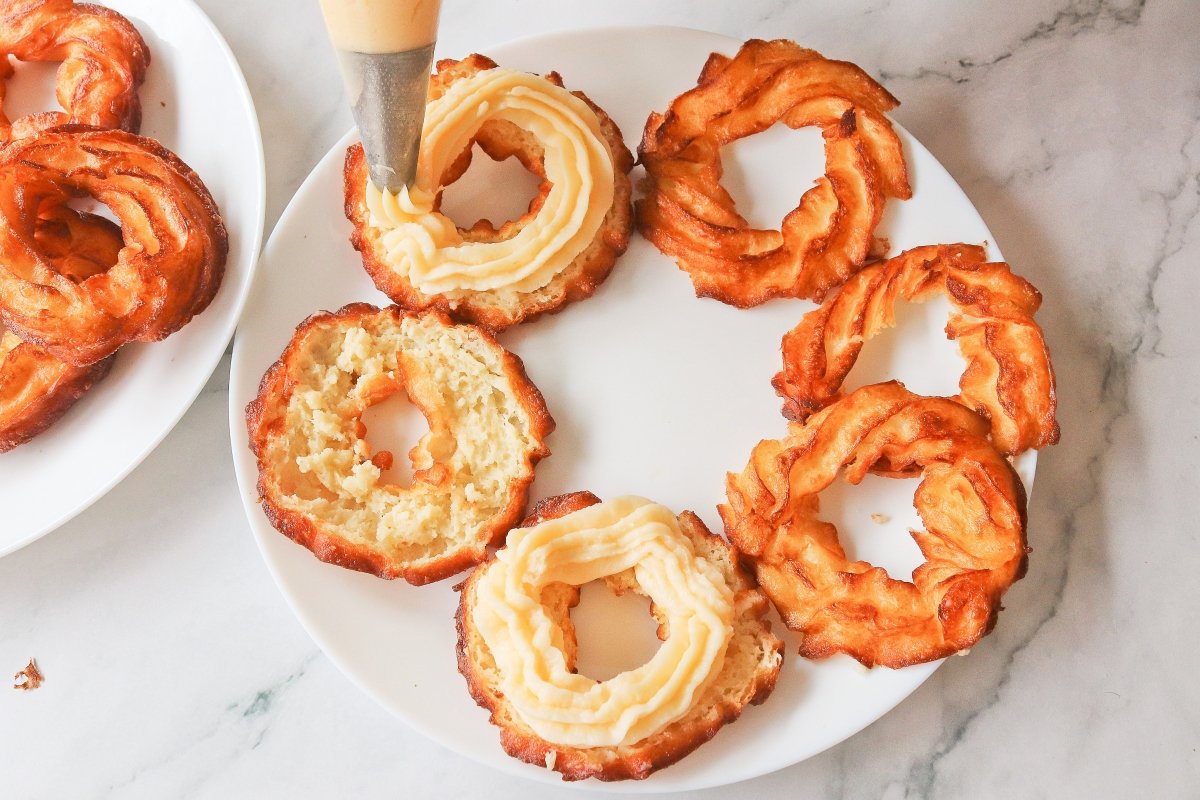 Rellenar los galos con crema pastelera