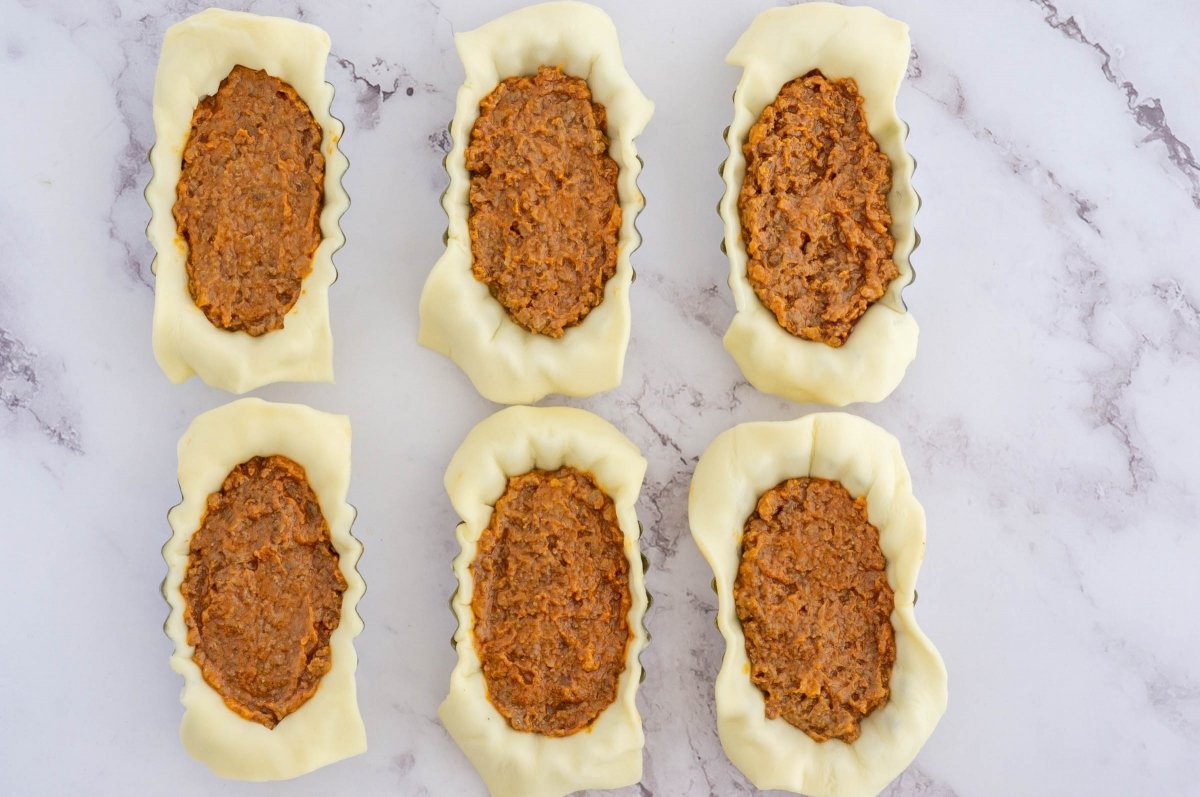 Rellenar los moldes para las agujas de ternera